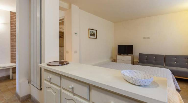 Family-oriented wonderful apartment with yard & patio | Beach nearby | Pets are welcome — photo 2