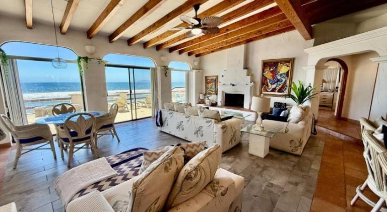 232 m&sup2; Villa