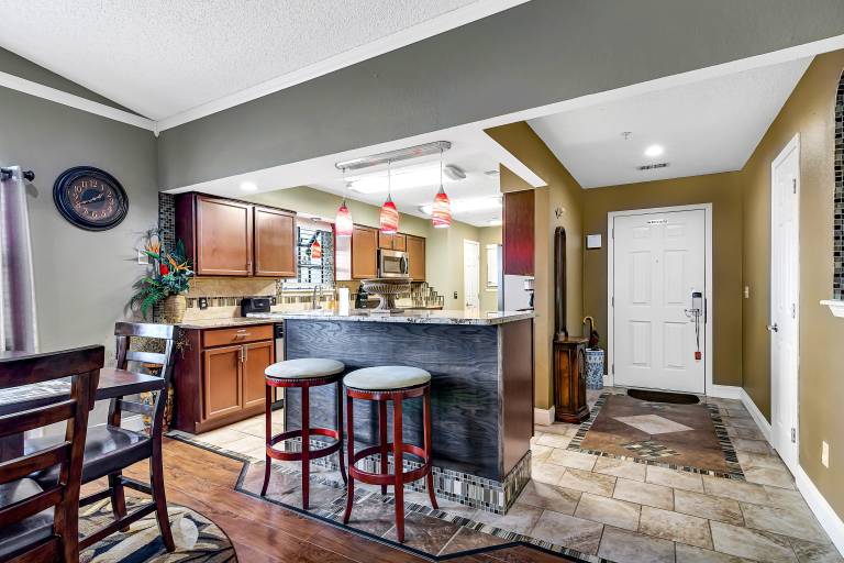 Fully equipped lovely condo with hot tub & sauna | Pets allowed — photo 5