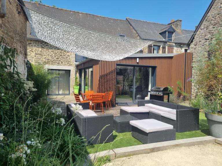 Gite with yard & patio — photo 2
