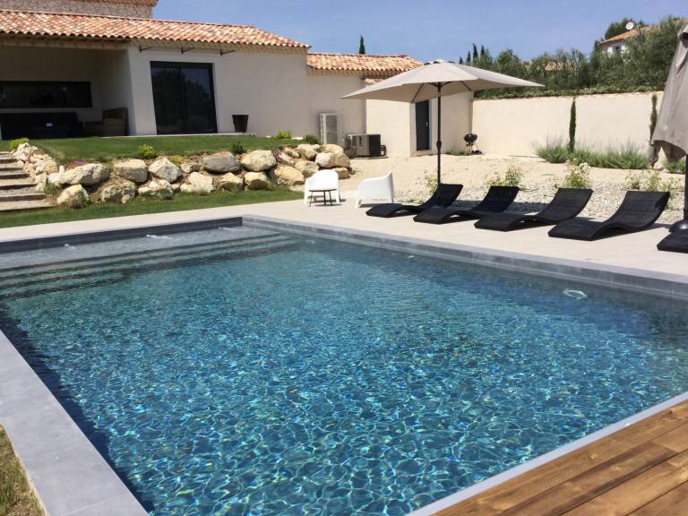 Villa with private pool, barbecue & garden | Water view — photo 2