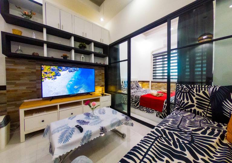 Lotus Residence Manila in den Breeze Residences Pasay
