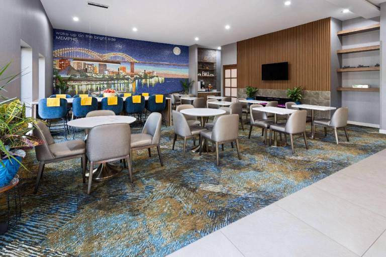 La Quinta Inn & Suites by Wyndham Memphis I-240 — photo 4