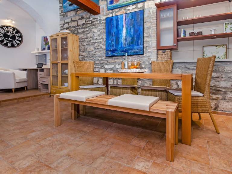 Fully equipped house with terrace, yard & private pool | Dogs allowed — photo 4