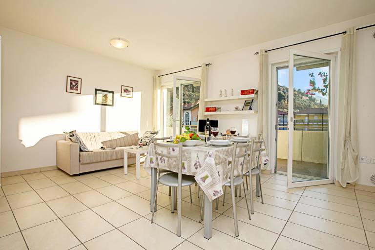 Torbole Relax, Pool & Balcony Apartment — photo 3