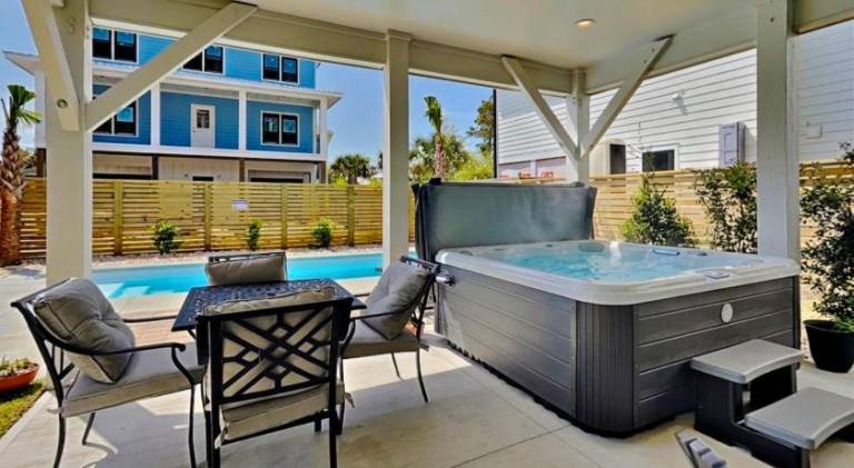 House with pool in Carolina Beach, NC