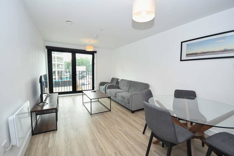 2BR Apartment with Parking Bastion Point Liverpool