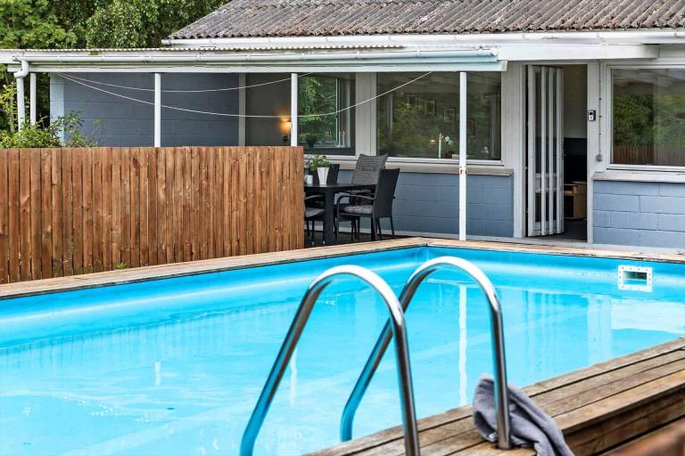 House with pool, sauna & hot tub — photo 2