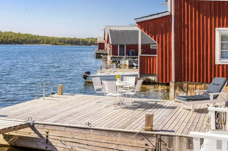 Vacation home with sauna, jacuzzi & patio | Sea view — photo 2