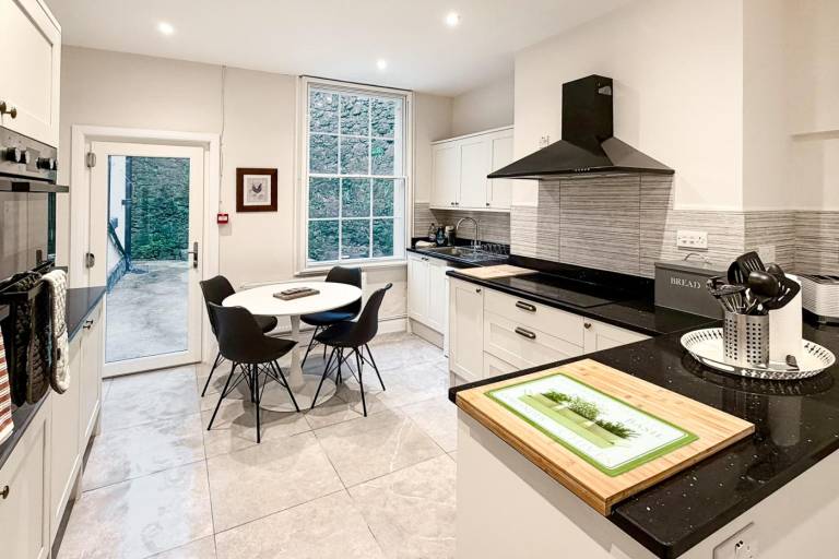 Cottage with garden | Water view — photo 4