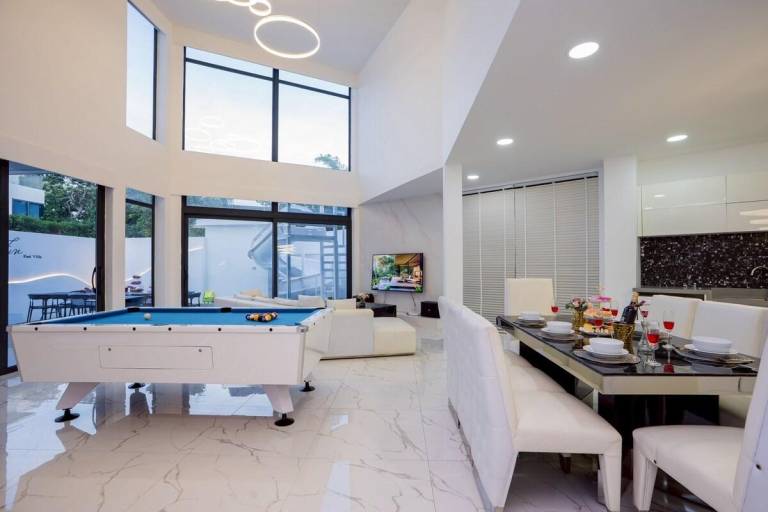 Villa with 5 rooms for 14 persons — photo 5