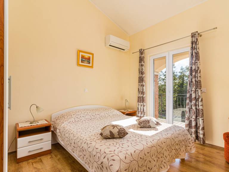 Fully equipped big vacation home with barbecue, private pool & garden | Pet-friendly — photo 4