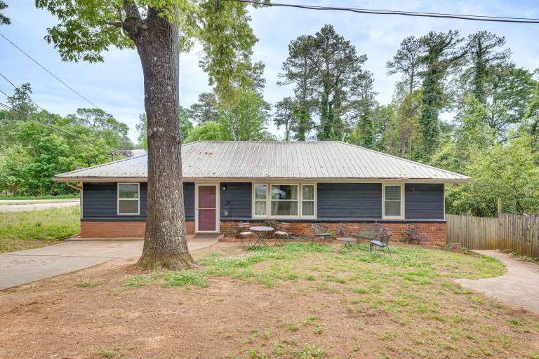 4 Mi to Dtwn Family Friendly Apt in Atlanta