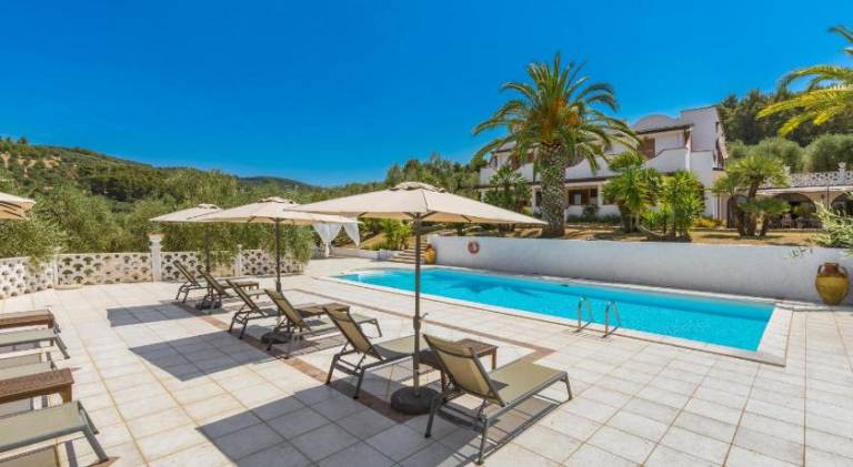 Villa with hot tub & pool in Peschici