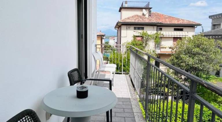Serviced apartment with patio — photo 3