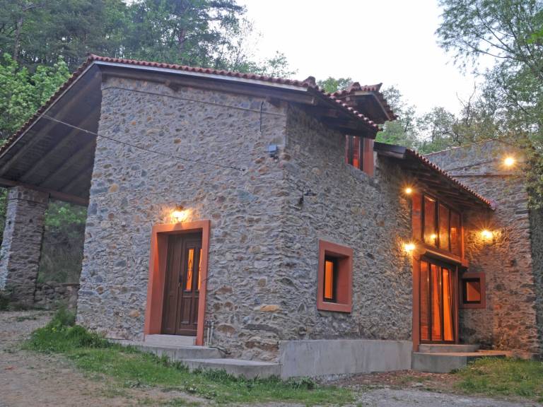 Vacation home with yard, patio & grill in Savona