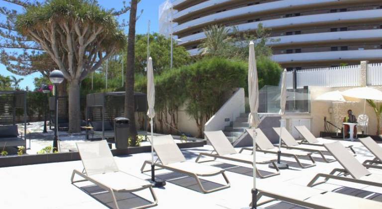 Serviced apartment with pool & terrace — photo 5