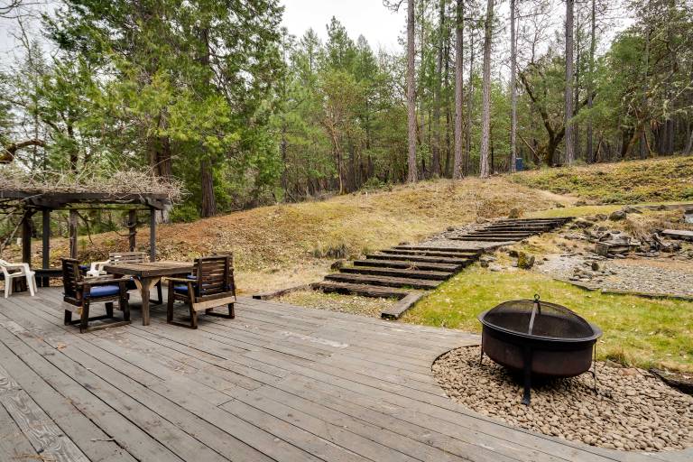 Peaceful Applegate River Valley Sanctuary! — photo 3