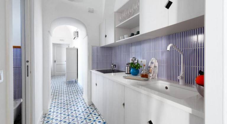 Apartment with patio, garden & pool — photo 4