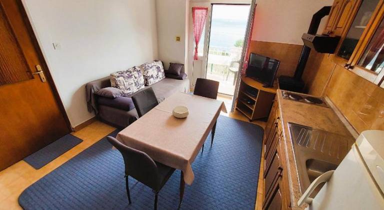 Holiday apartment with barbecue, terrace & yard — photo 4