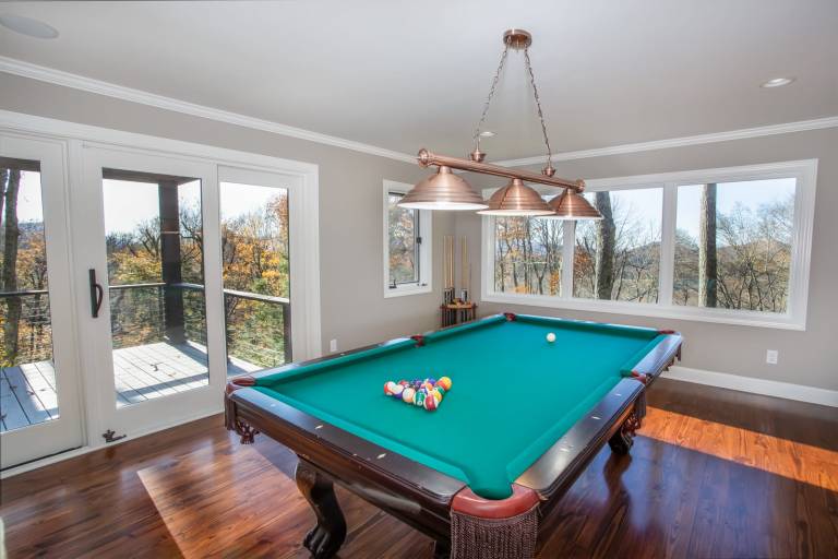 Cabin with hot tub, barbecue & pool | Mountain view — photo 2