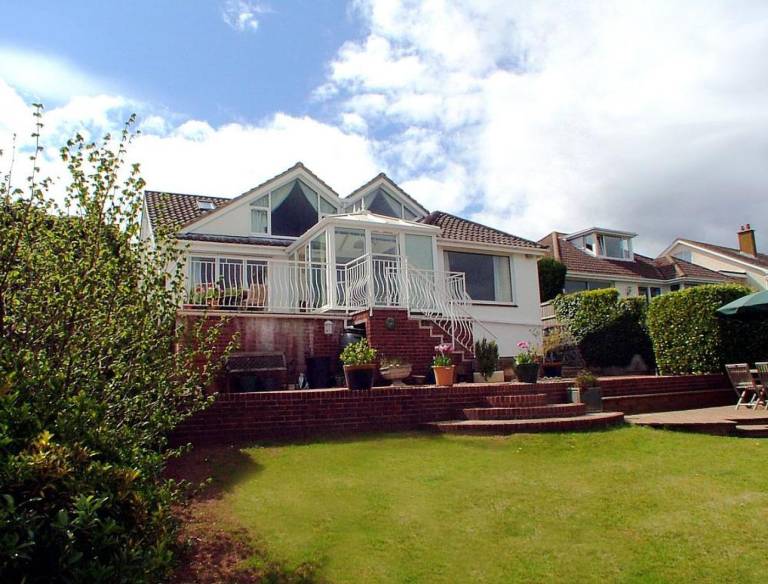 Fully equipped beautiful cottage with terrace & garden | Pets are welcome — photo 3