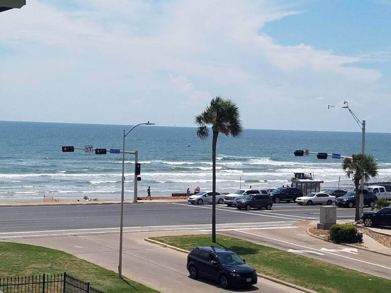 15 Galveston Beach Condos for Rent from $86 | HomeToGo