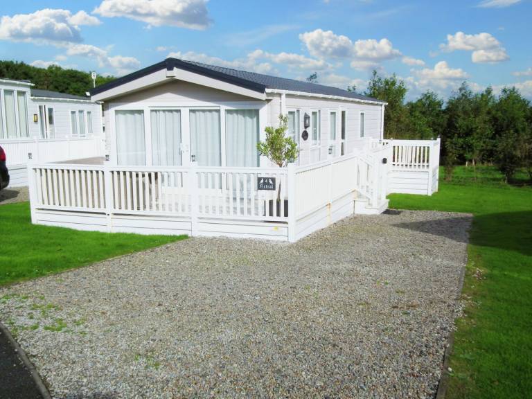 Cottage with pool & yard | Beach view in Newquay
