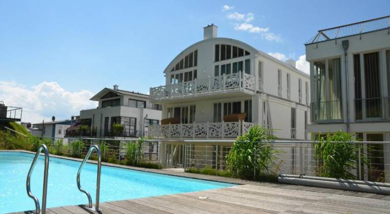 Villa with pool — photo 4