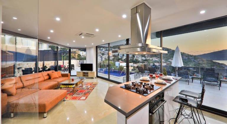 Villa with grill, yard & hot tub — photo 3