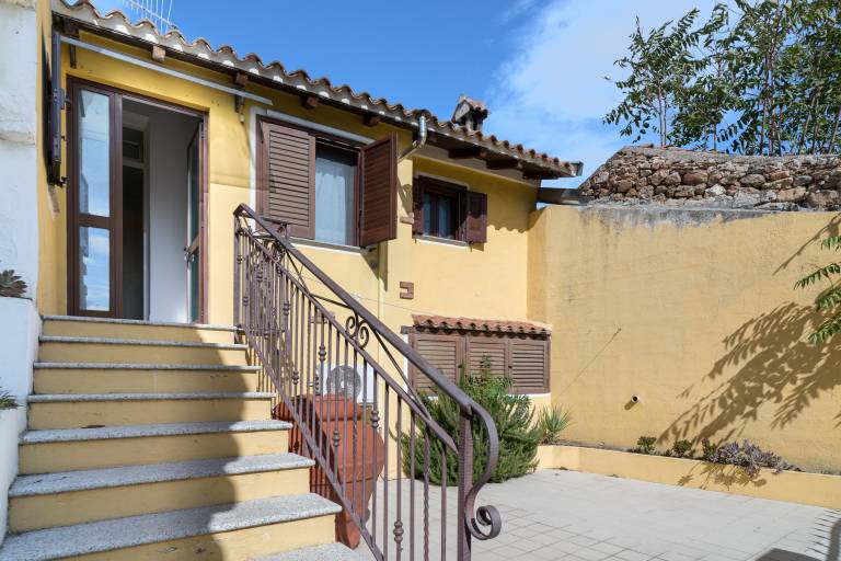 House with patio in Teo