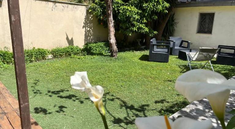 Villa with grill, terrace & garden in Pompei