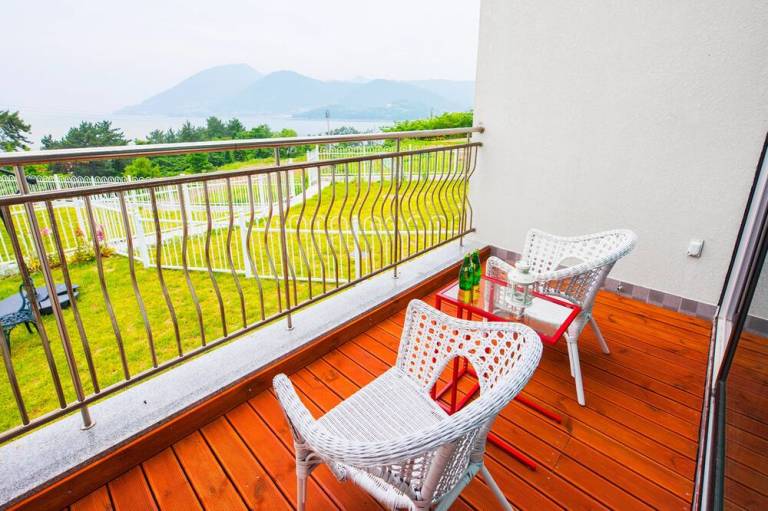 Sea & Pine Pension