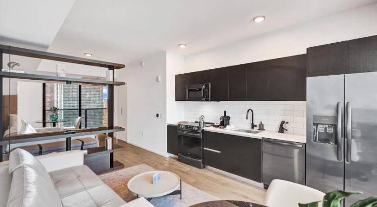 Charming rental apartment | Near Bayside Marketplace | Dogs allowed — photo 2