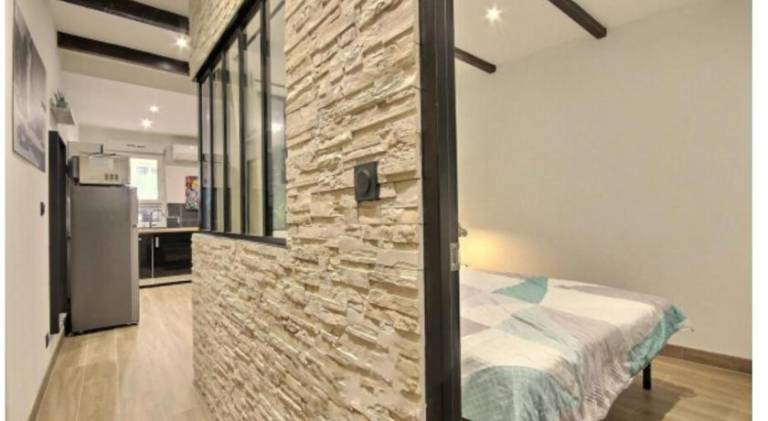2 rooms 30 m2 full of charm, in the heart of the 7th arrondissement Marseille — photo 2