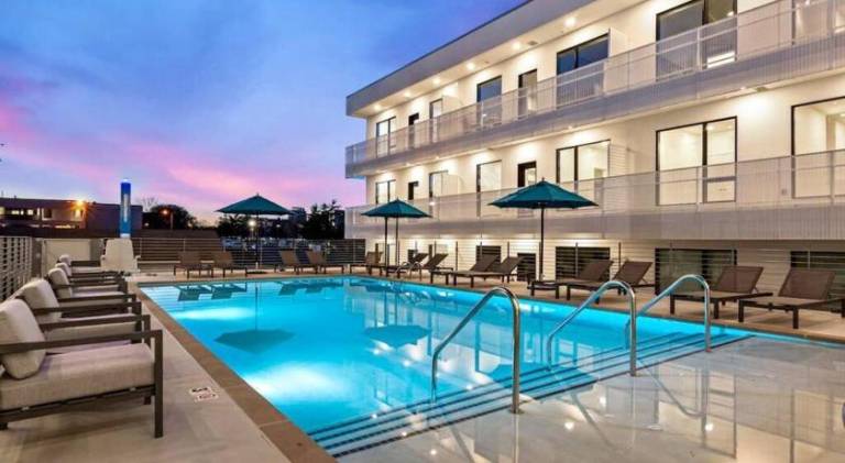 Apartment with heated pool & barbecue — photo 3