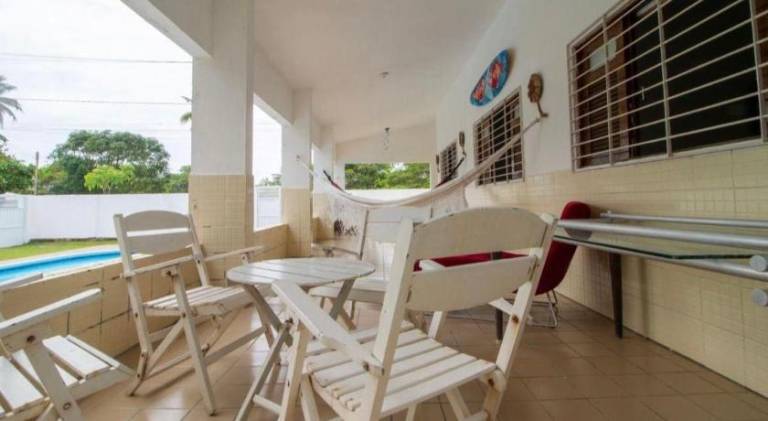 Vacation home with pool — photo 4