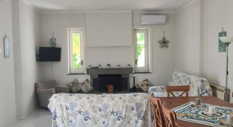 Rental apartment with patio — photo 3