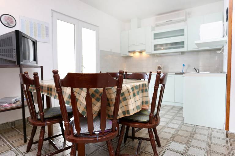 Three bedroom apartment near beach Pisak, Omiš (A-1014-a) — photo 4