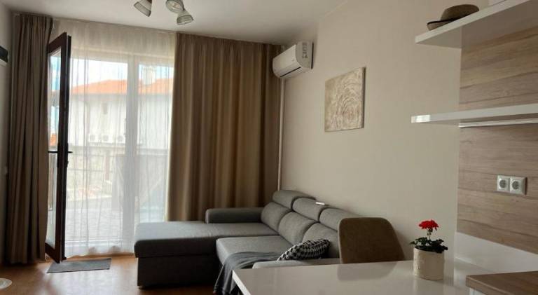 Holiday apartment with pool in Pomorie