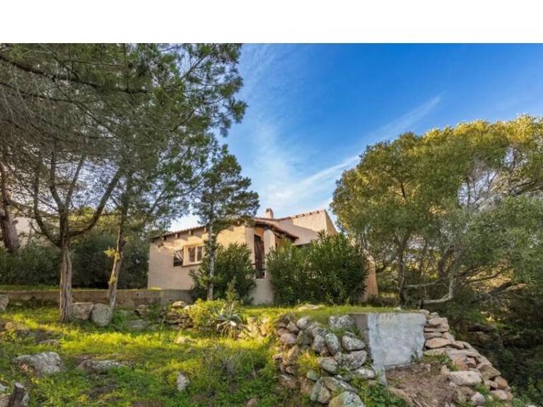 Lovely vacation home with yard & patio | Dogs allowed in Bonifacio