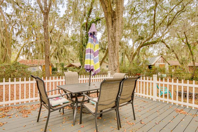 5 Mi to Historic Dtwn Beaufort: Family Gem w/ Yard — photo 4