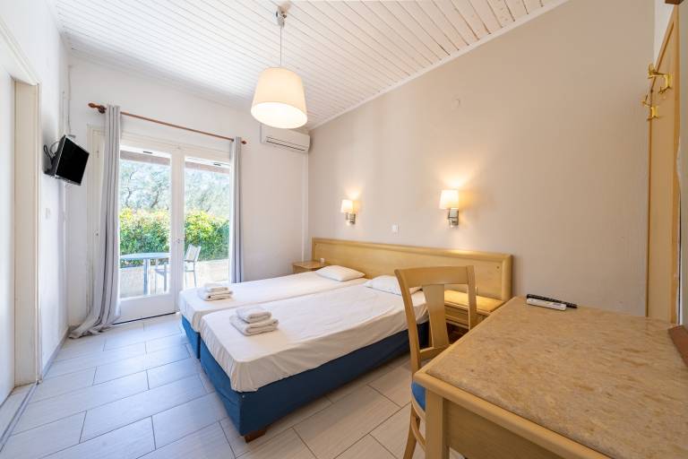 Family-oriented wonderful studio with pool & yard | Garden view | Good for workation | Dogs allowed — photo 3