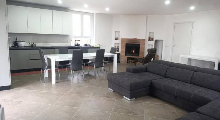 Villa with hot tub, garden & patio | Suitable for remote work — photo 2