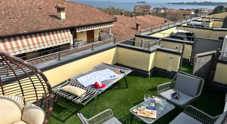 Rental apartment with patio & pool in San Felice del Benaco