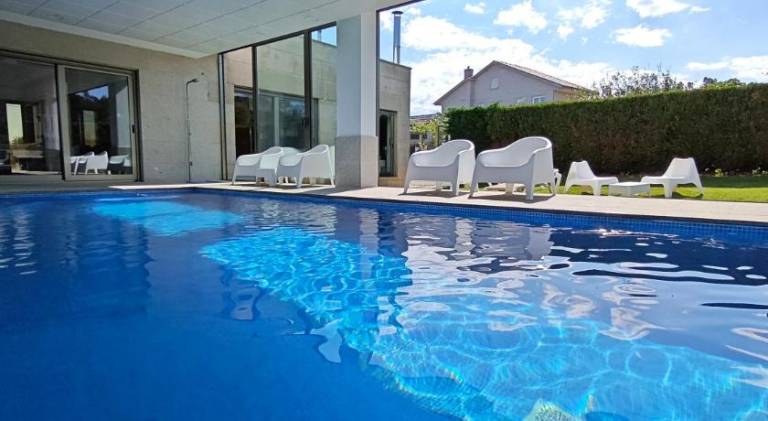 Vacation home with jacuzzi & pool | Dogs allowed in Sanxenxo