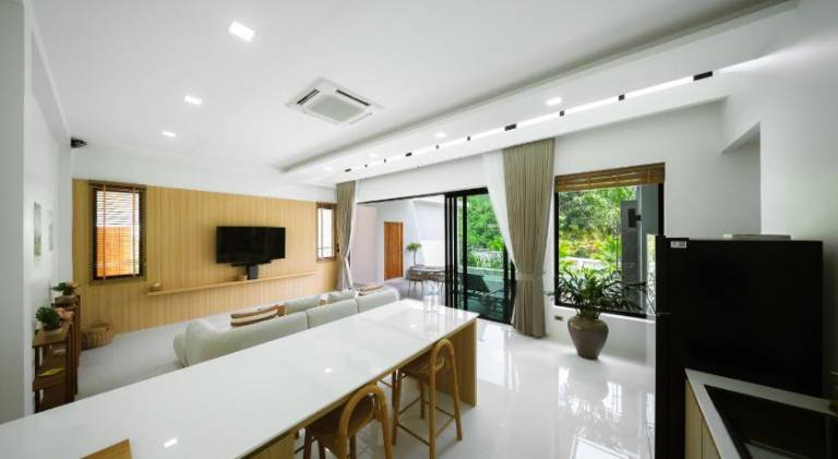 Villa with patio & private pool | Pets are welcome — photo 2