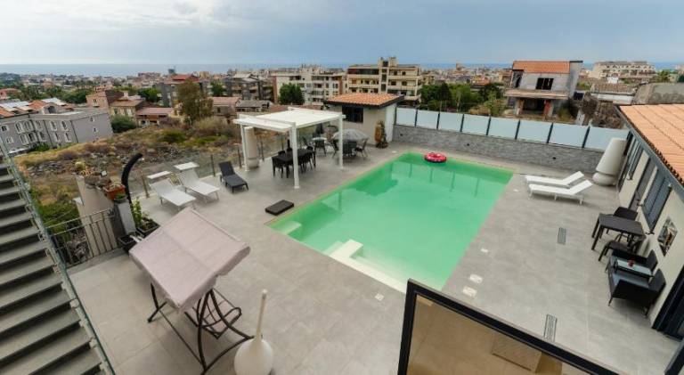 Rental apartment with jacuzzi, pool & terrace — photo 4