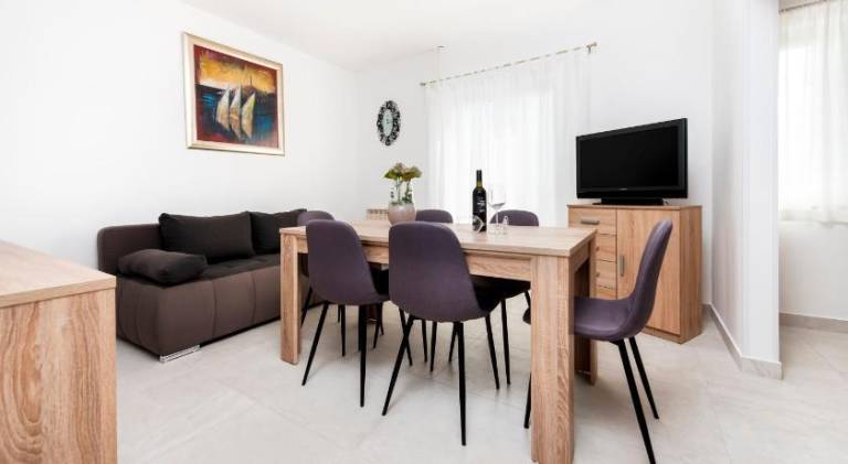 Apartment with 3 rooms for 6 persons in Rovinj