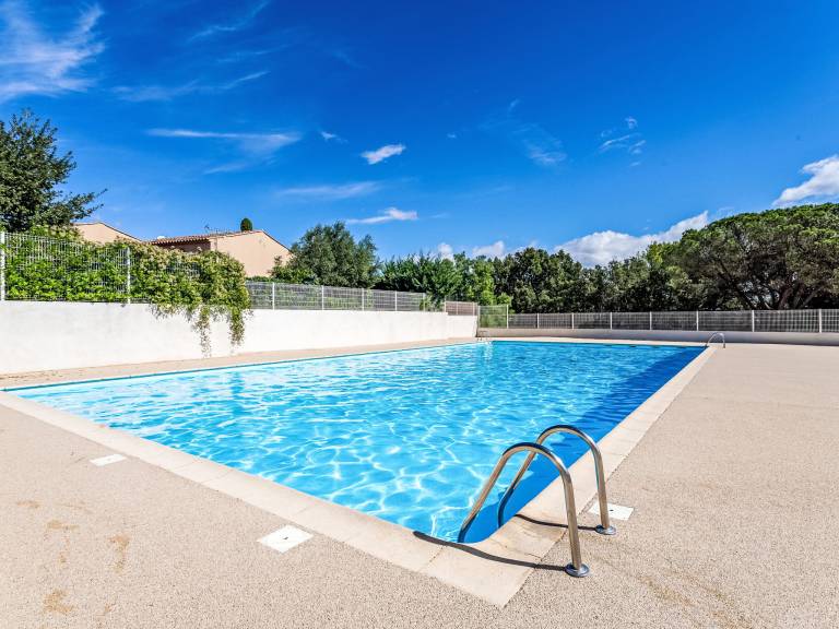 Rental apartment with pool — photo 2